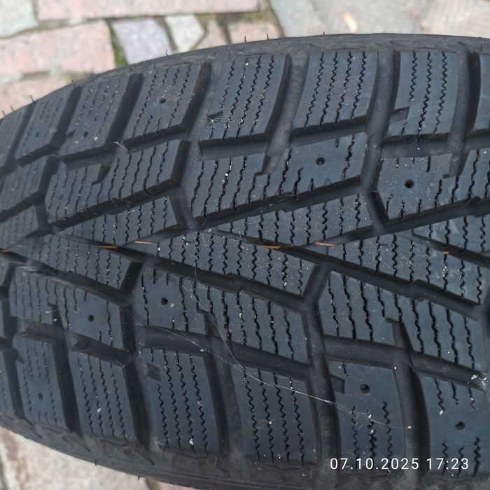 Продам зимние шины 215/60R17