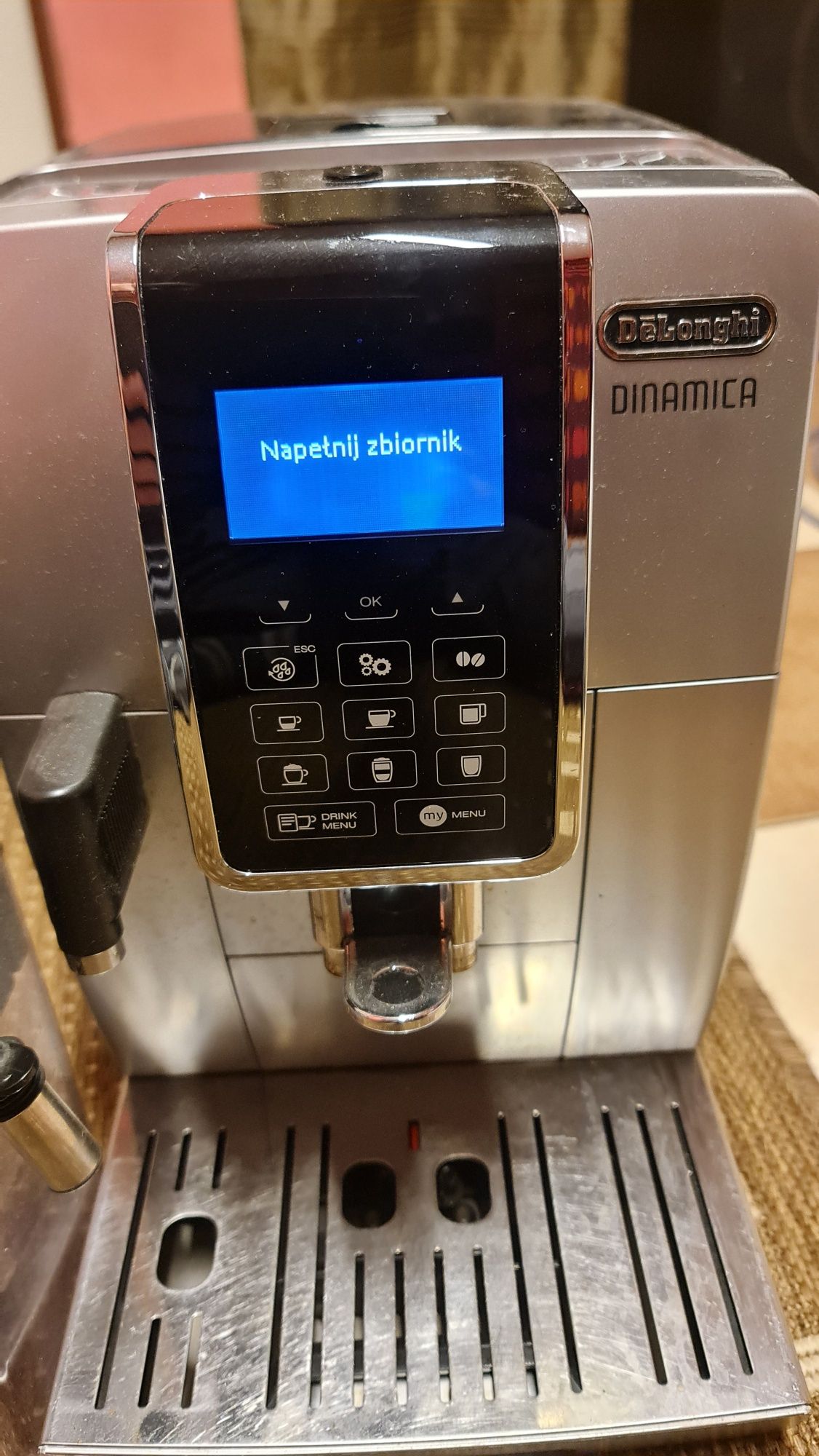Expres ciśnieniowy DeLonghi Dinamica