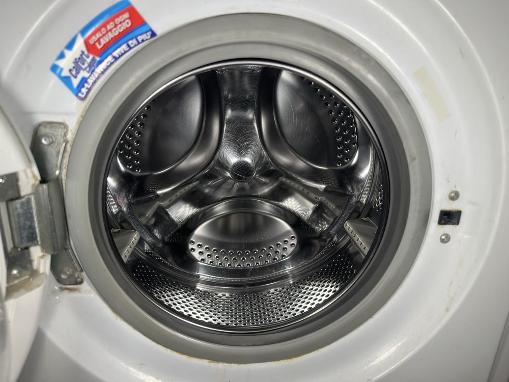 Пральна машина indesit wisl 86 вузька