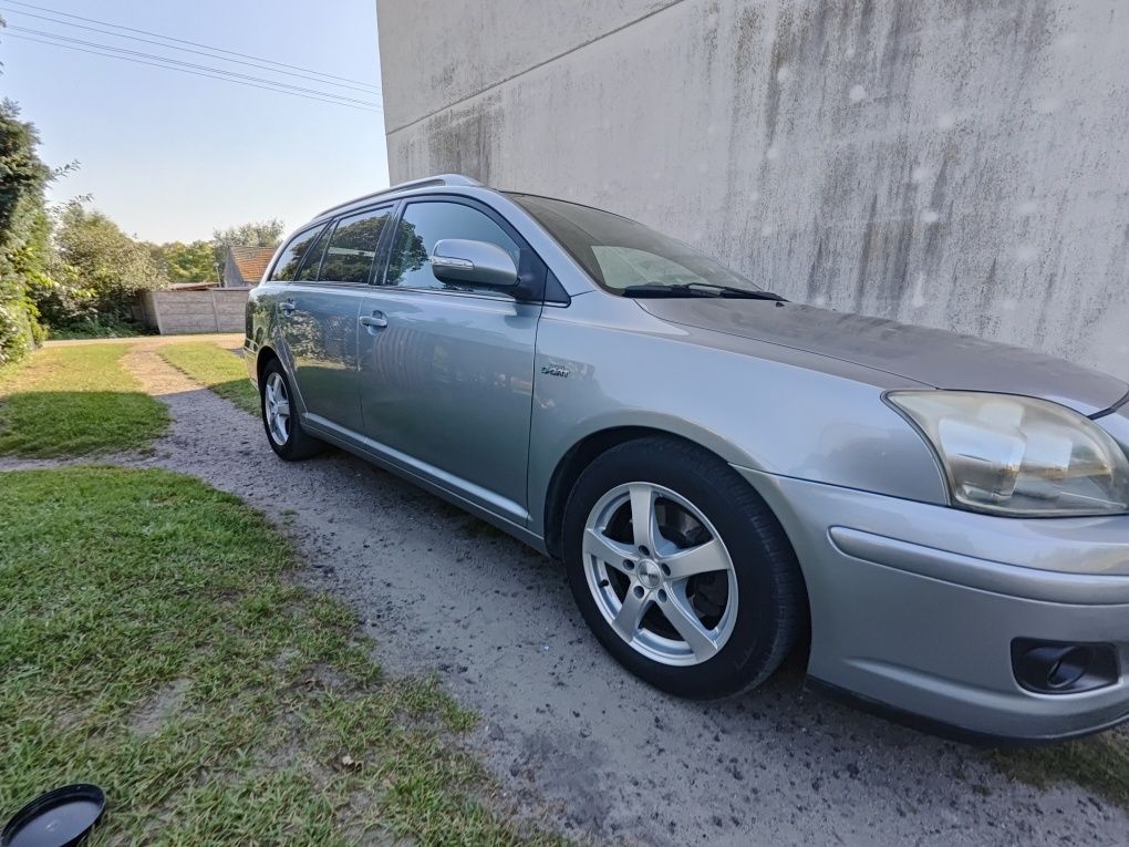 Sprzedam Toyota Avensis t25 2.2 D-cat