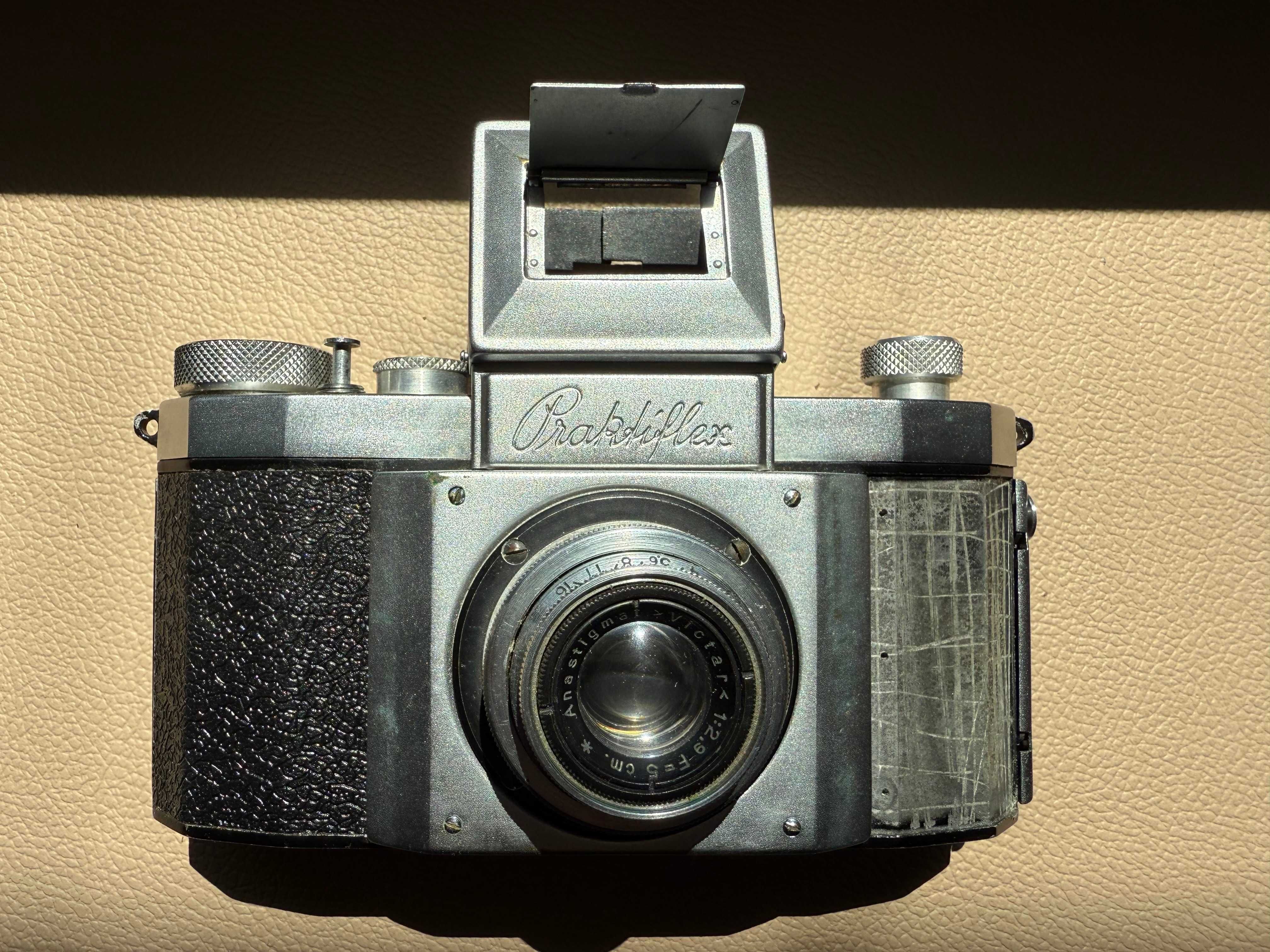 Kolekcjonerski aparat foto Praktiflex, obiektyw Victar 1:2,9 F=5 cm