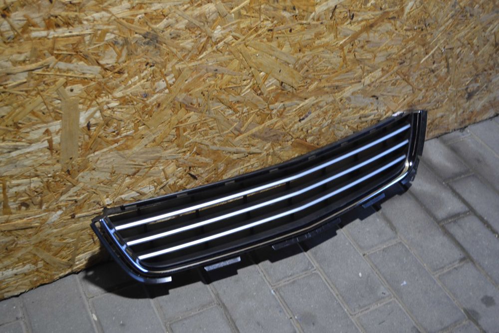 Kratka zderzaka chrom Opel Astra H  Lift