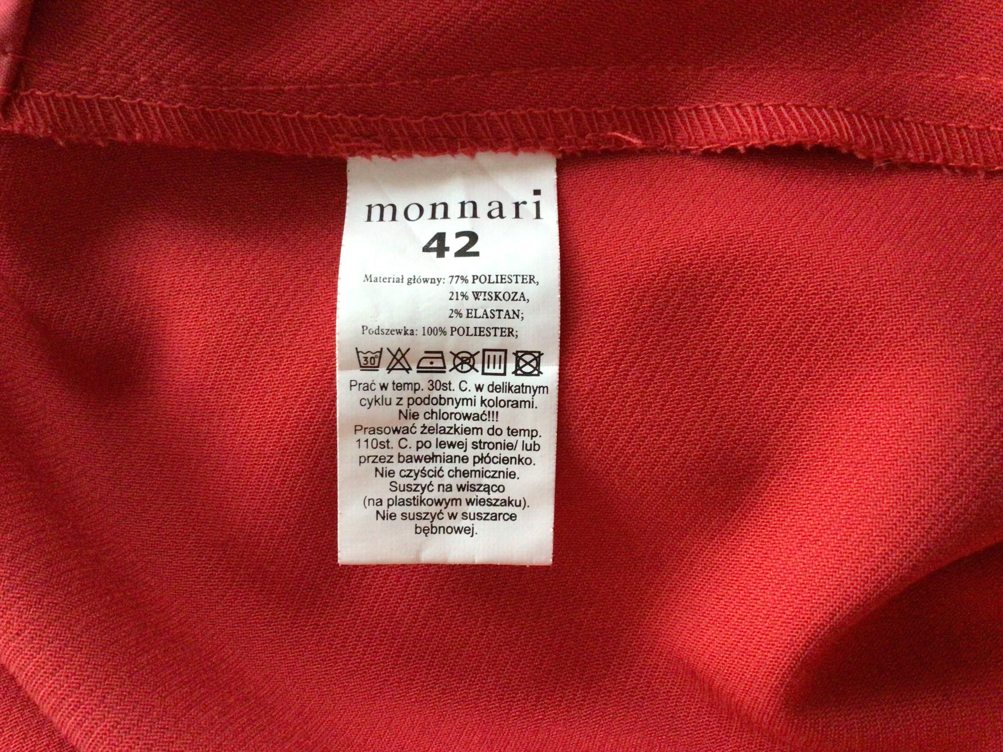Czerwone klasyczne spodnie z kantem (Monnari)