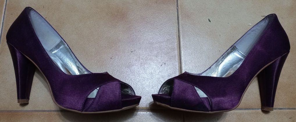 Sapatos de senhora (37) praticamente novos