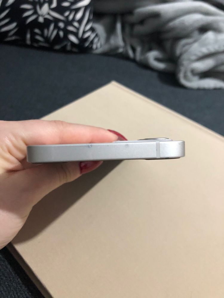 IPhone 12 com 64GB