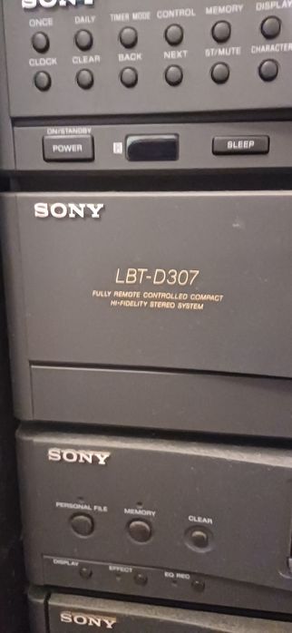 Aparelhagem Sony com móvel e colunas