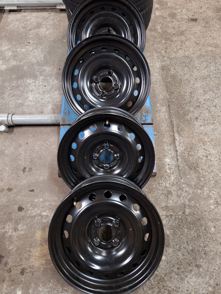 Felgi stalowe Renault Clio V 15", 4x100, ET31. jak Nowe
