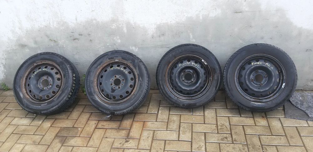 Felgi stalowe opony zima Ford Fiesta Mk6 175/65 R14 ET24