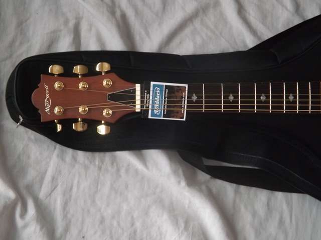 Guitarra roundback tipo ovation marca Marwell