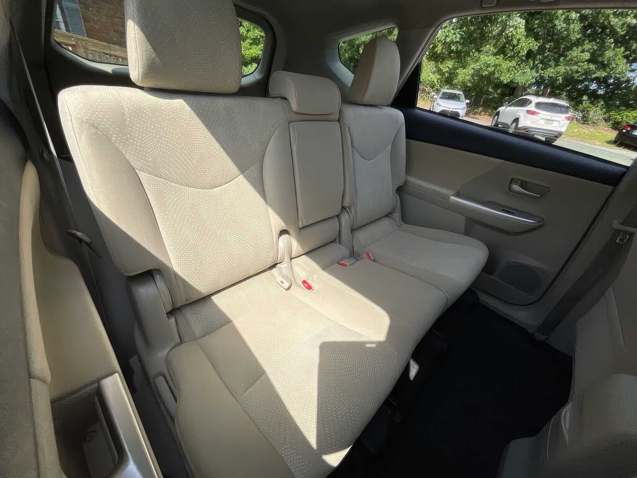 2014 Toyota Prius v Two