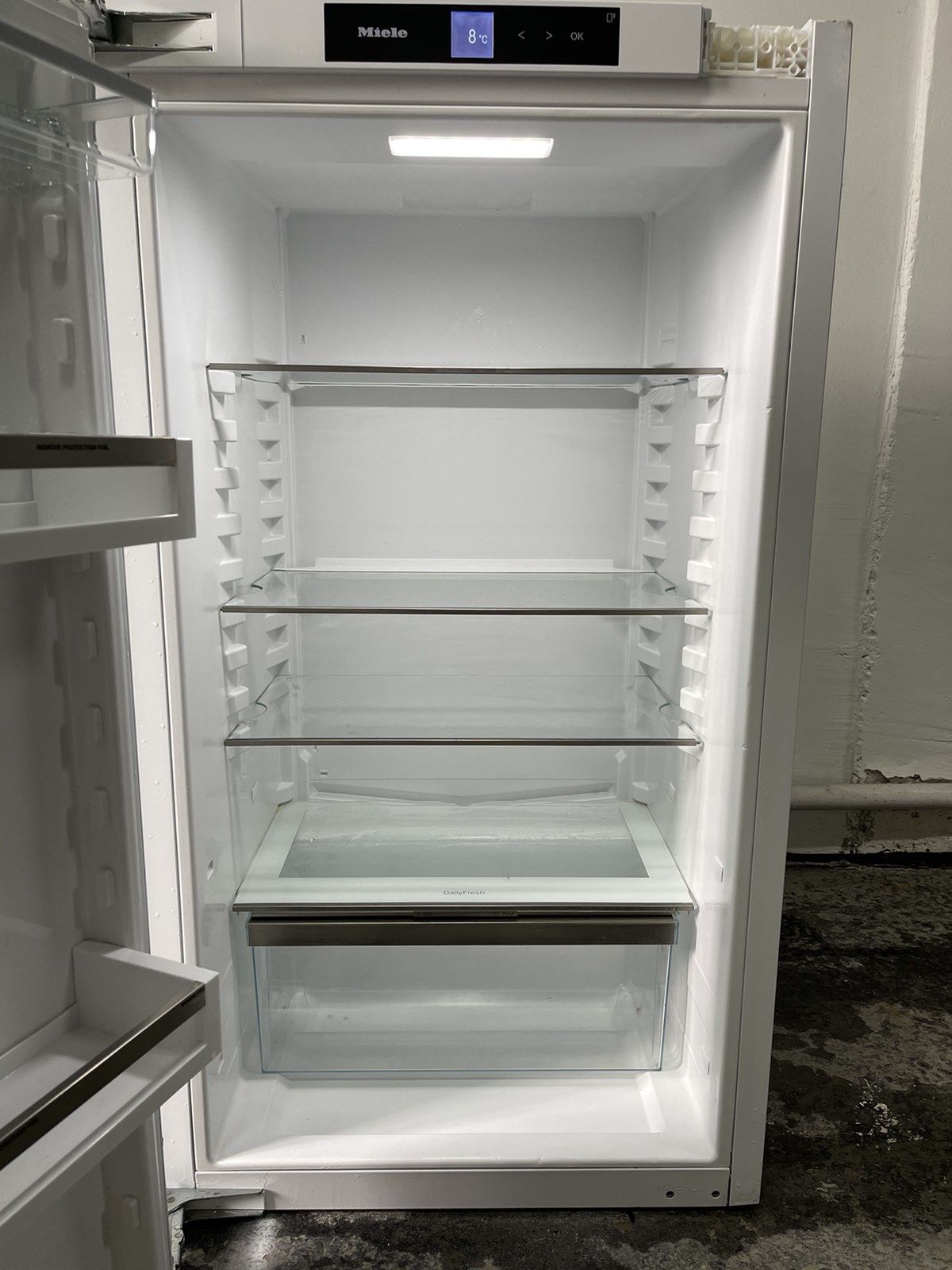 Miele холодильник під забудову