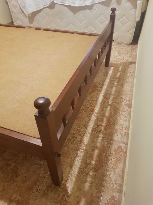 Vendo estrutura de cama antiga