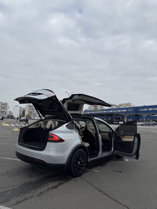 Тесла модел Х 90D максимальная комплектация 3 рядная
