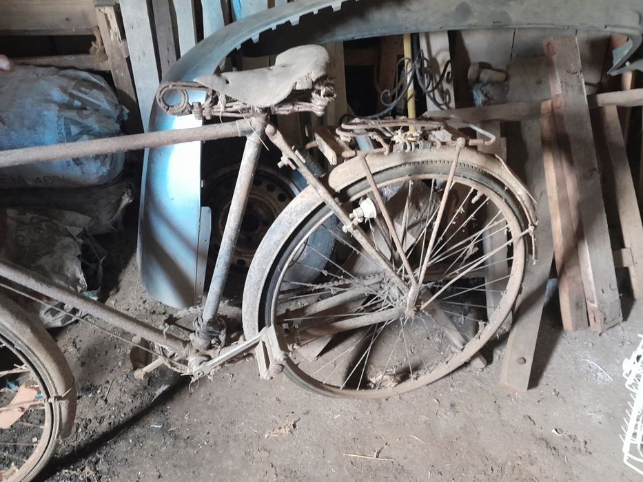 Duas bicicletas pasteleira