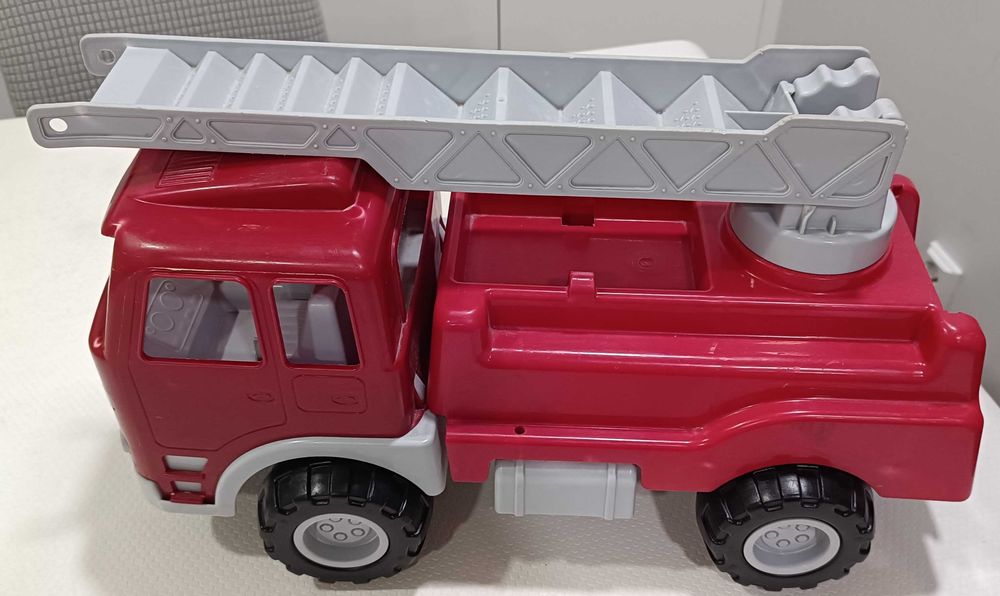 Camião dos bombeiros vermelho