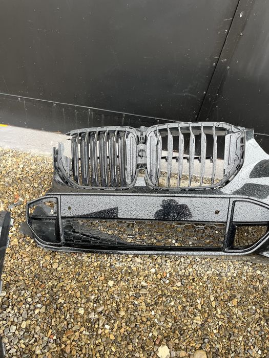 Продам половинку бампера BMW x5 g05 g05 решітка ноздрі