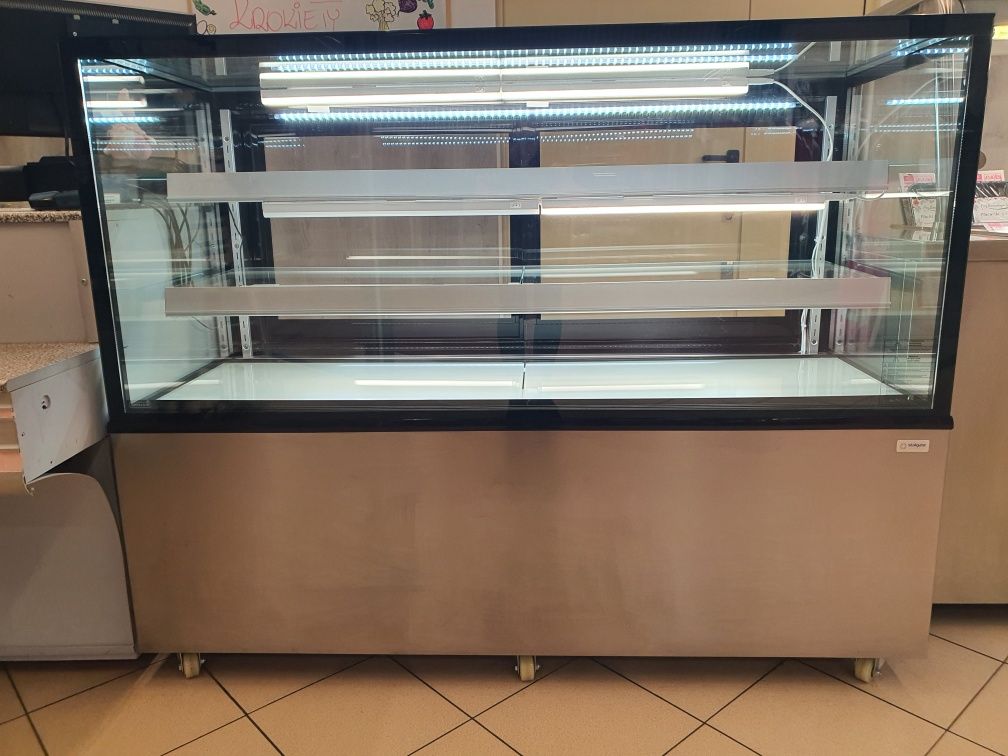 Piękna witryna cukiernicza Stalgast