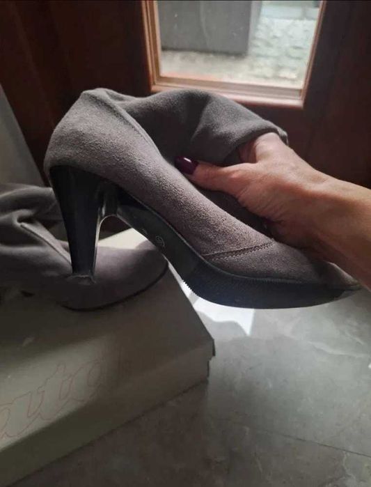 Szare botki na obcasie