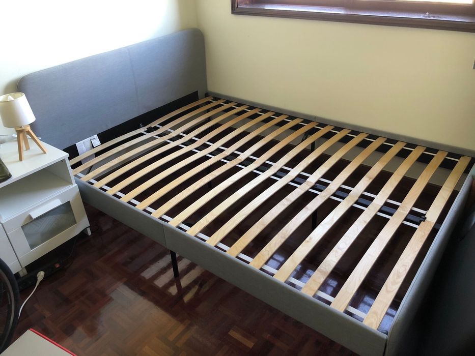 Cama com pouco uso 140x200 IKEA
