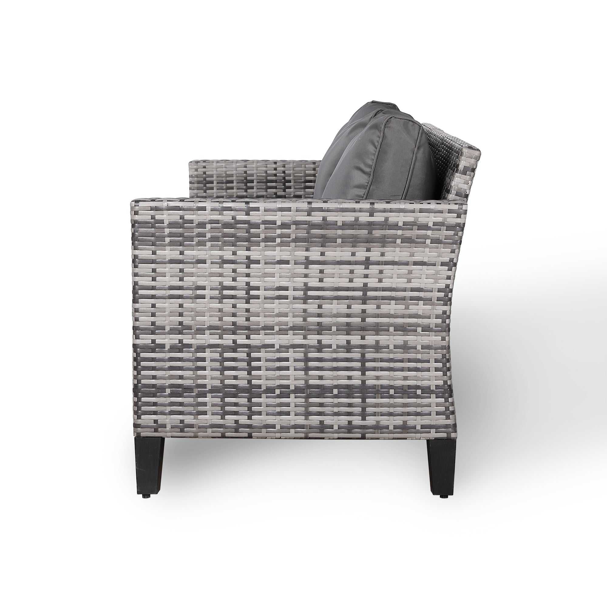 Trzyosobowa szara sofa rattanowa