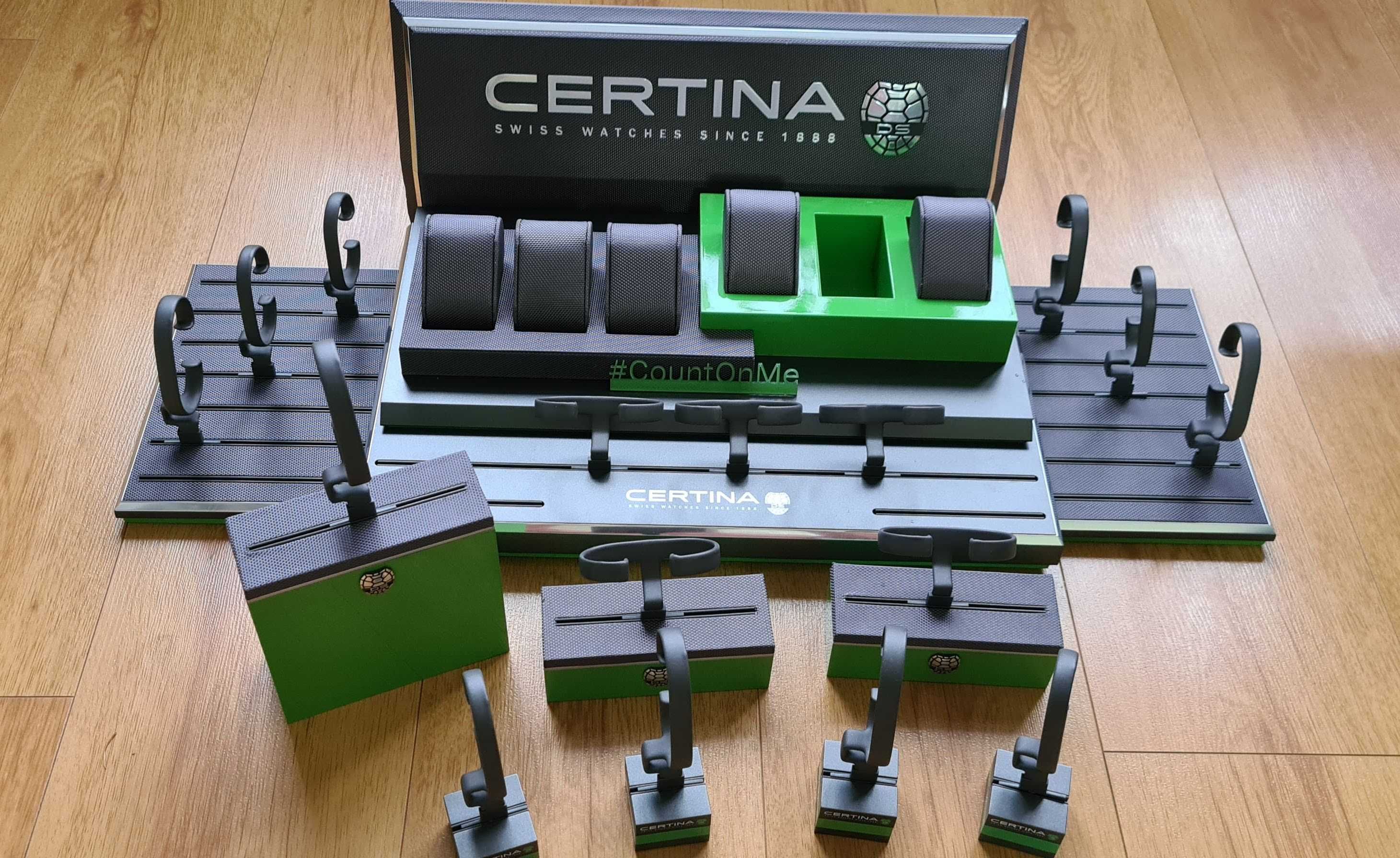 Дісплей для продажу годинників Certina