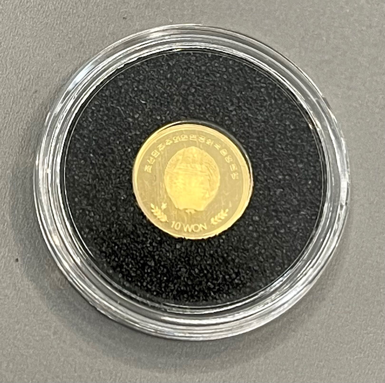 Złota moneta Sagrada Familia, 2009, Korea Północna 10 Won