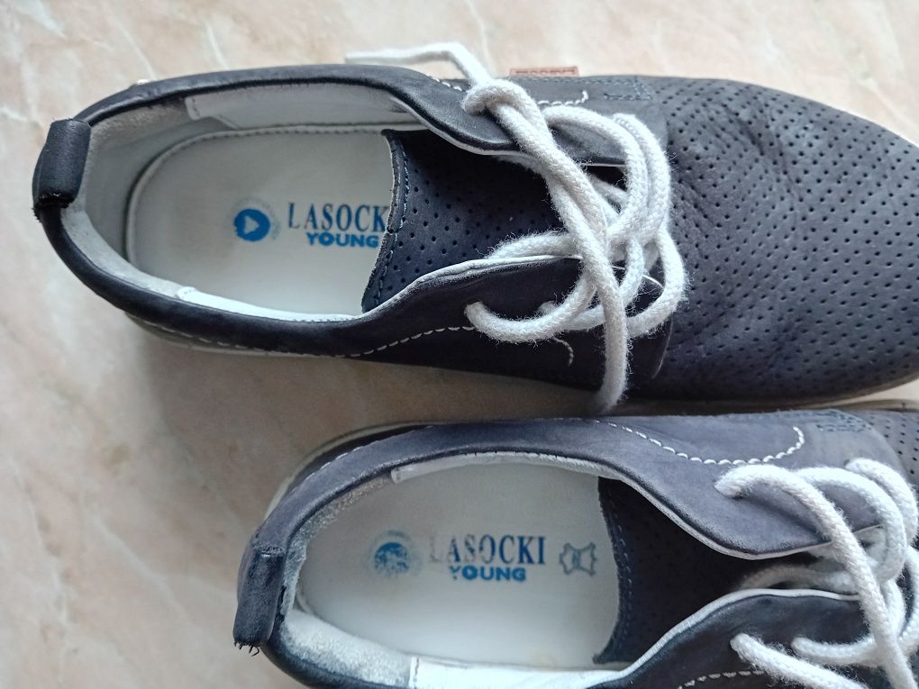 Eleganckie buty chłopięce