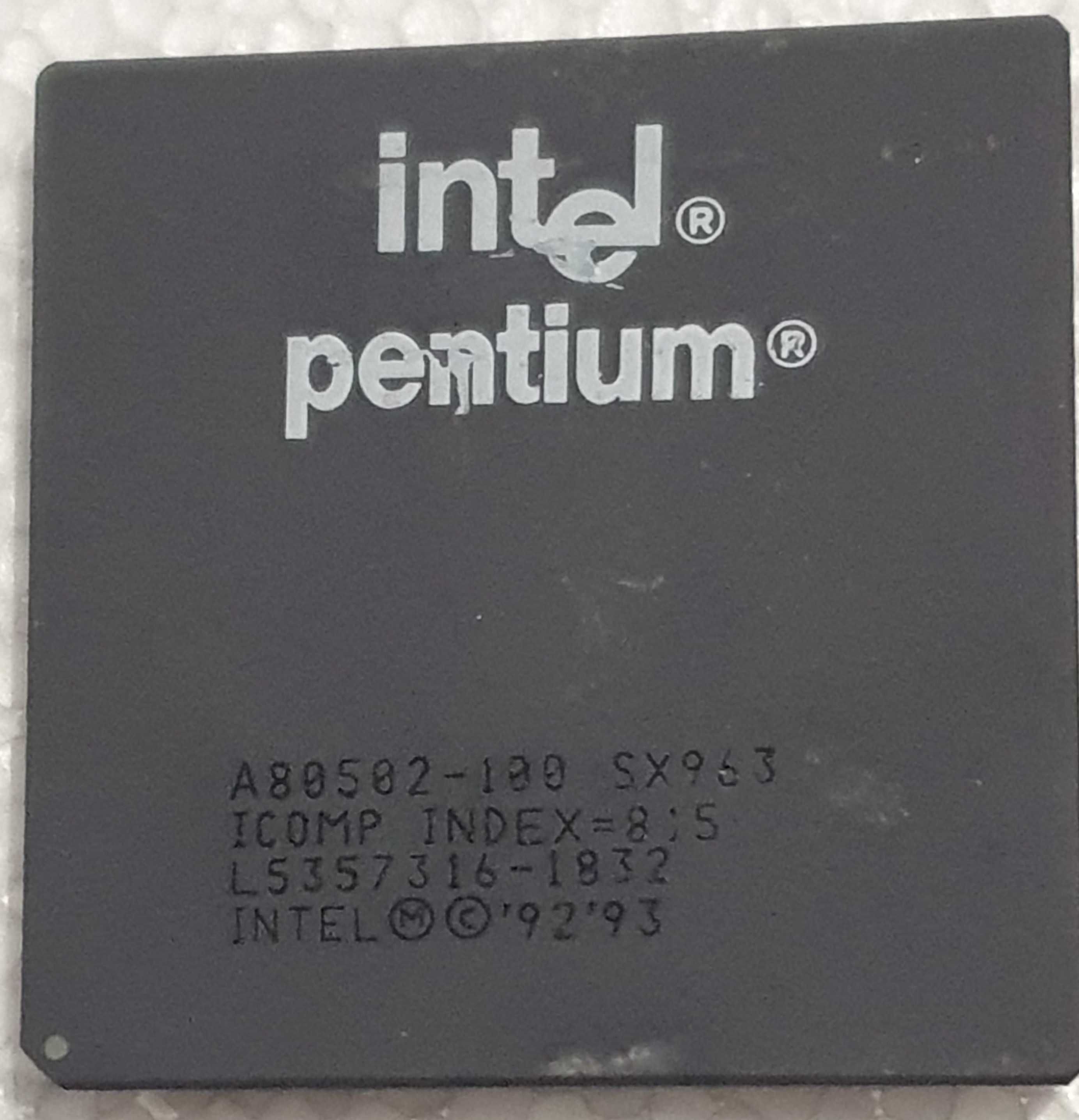 Processador cerâmico vintage - Intel Pentium 100Mhz - 1992/93