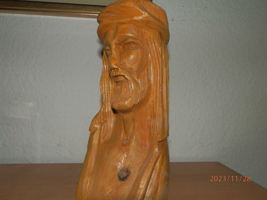 Busto de Cristo esculpido