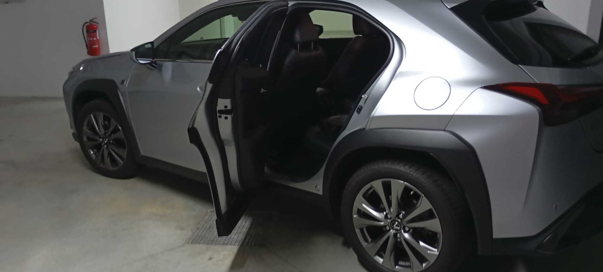 Lexus UX250h com garantia
