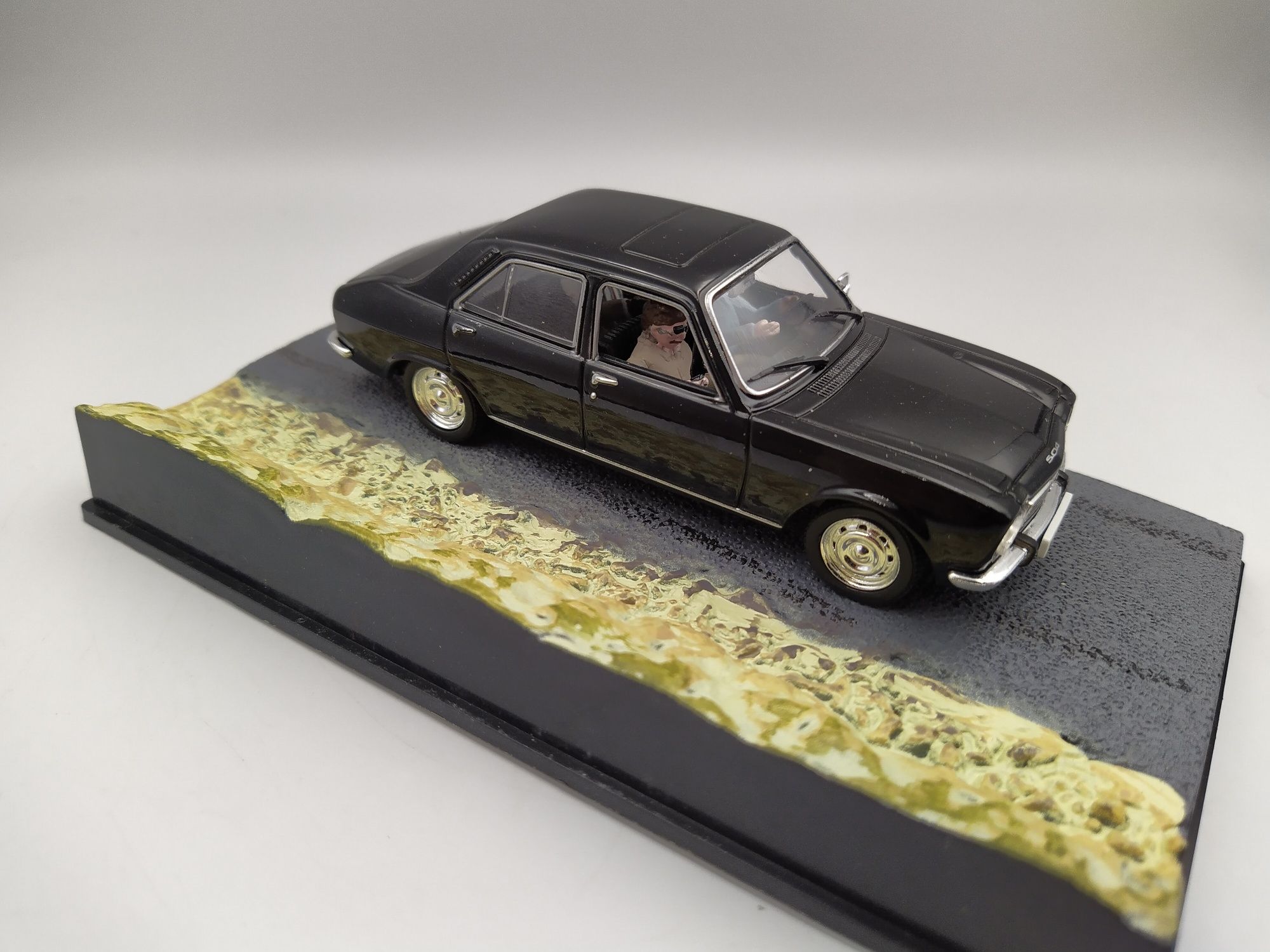 Peugeot 504 James Bond collection Eaglemoss 1:43