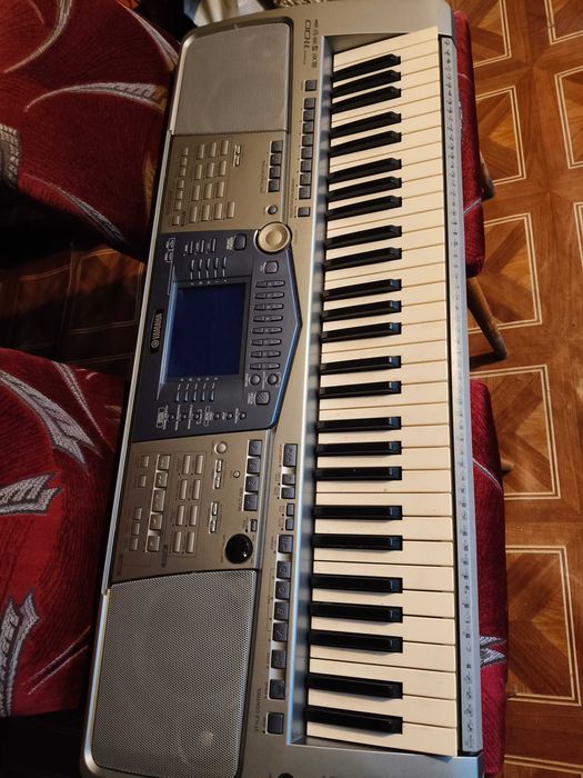 Organy Yamaha PSR 1100