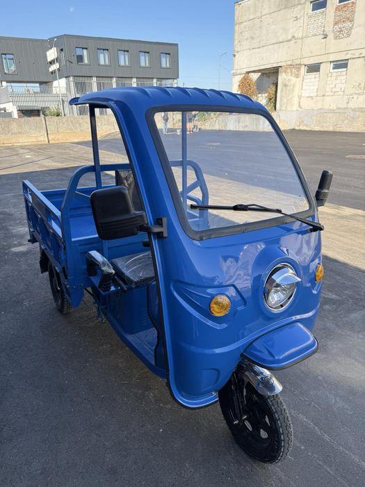 Кабіна для електротрицикла вантажного DOZER Mod 2Е