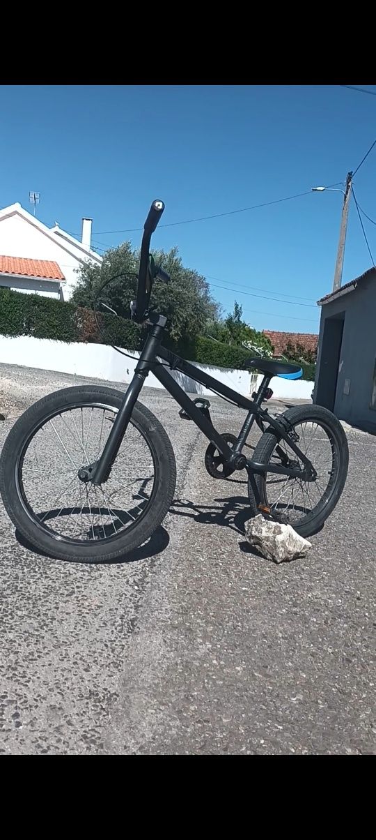 BMX de manobras aro 20 montadinha