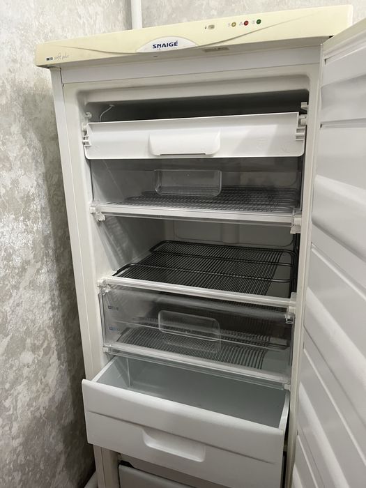 Продам морозильну камеру Snaige