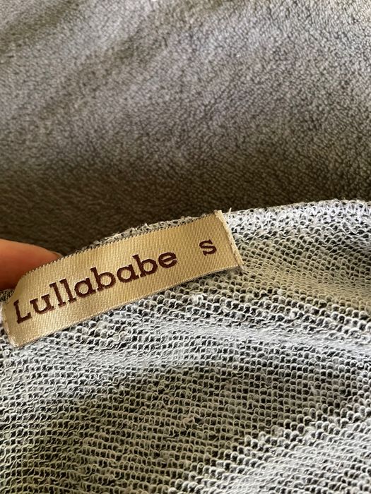 Szara bluza do karmienia – komfort, styl i dyskrecja w jednym