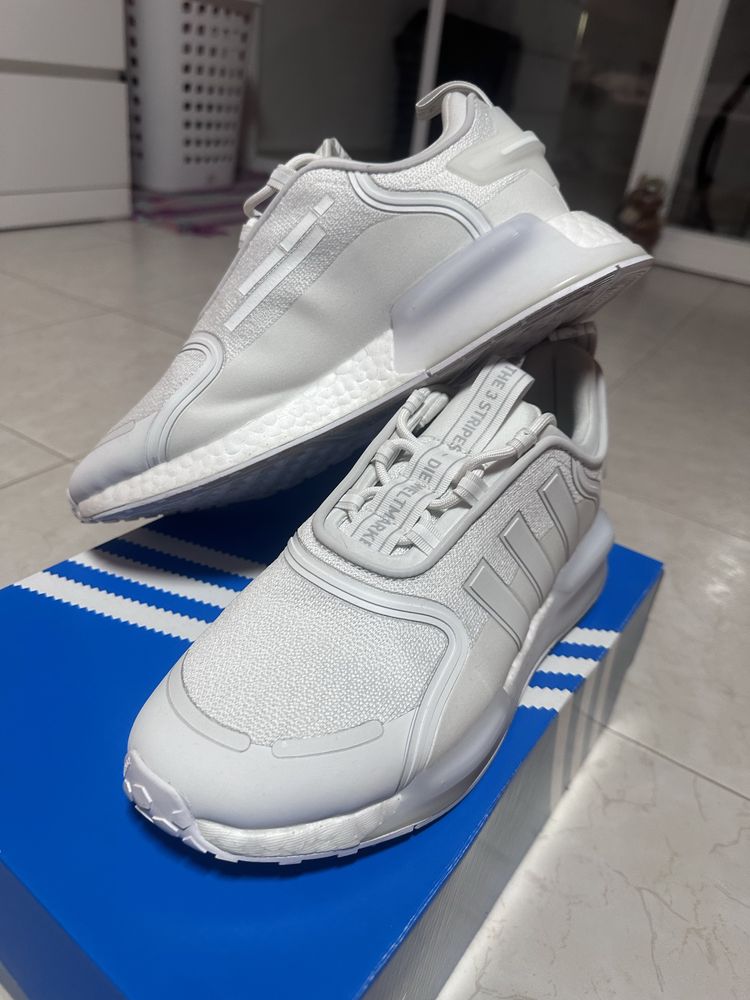 Adidas Brancos c/ Refletor