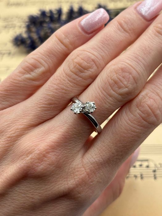 Pierścionek 0,60ct z naturalnymi diamentami brylantami Toi et Moi