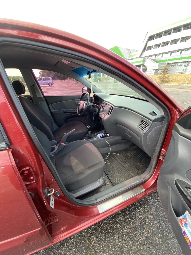Kia rio 2 2011 року
