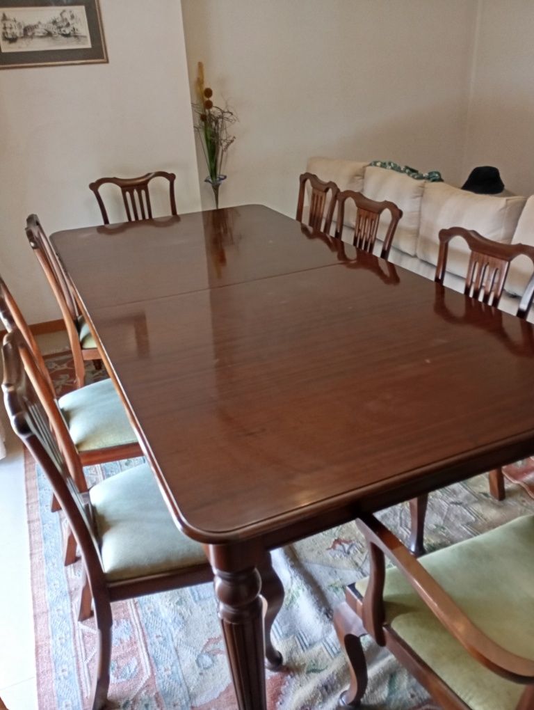 Mesa e cadeiras sala de jantar
