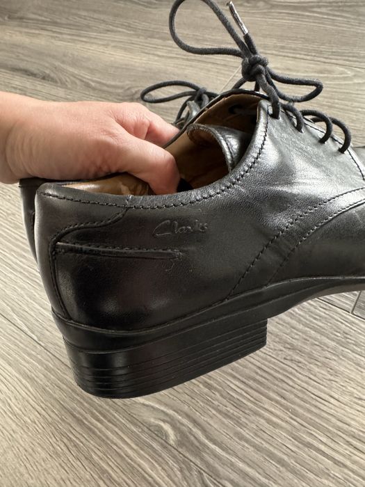 Półbuty ze skóry Clarks 42