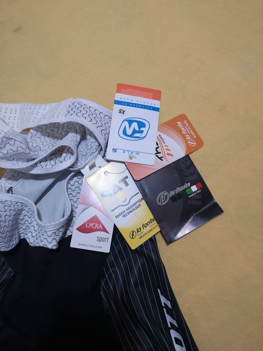 CICLISTA camisola e calções com alças