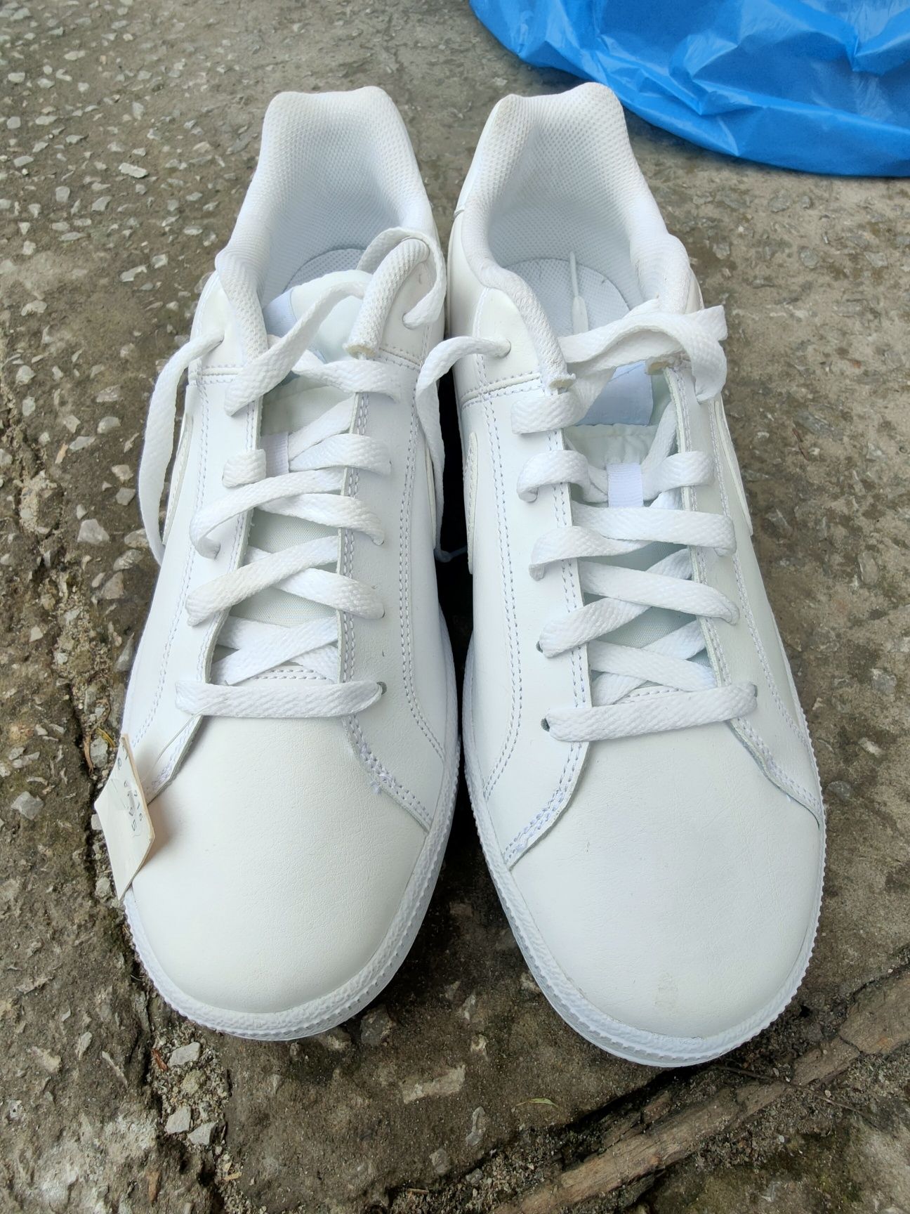 Białe Nike z Niemiec r. 45