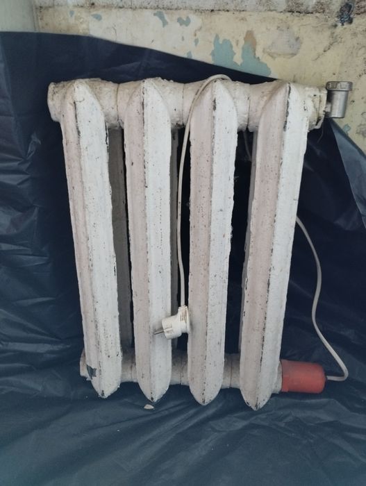 Продам чугунную электро батареию