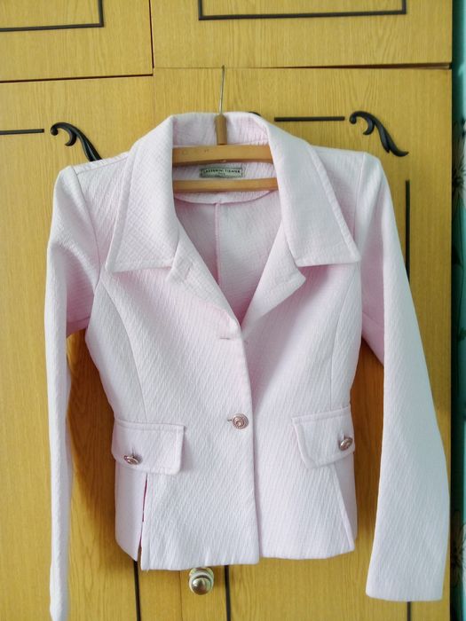Жіночий рожевий піджак