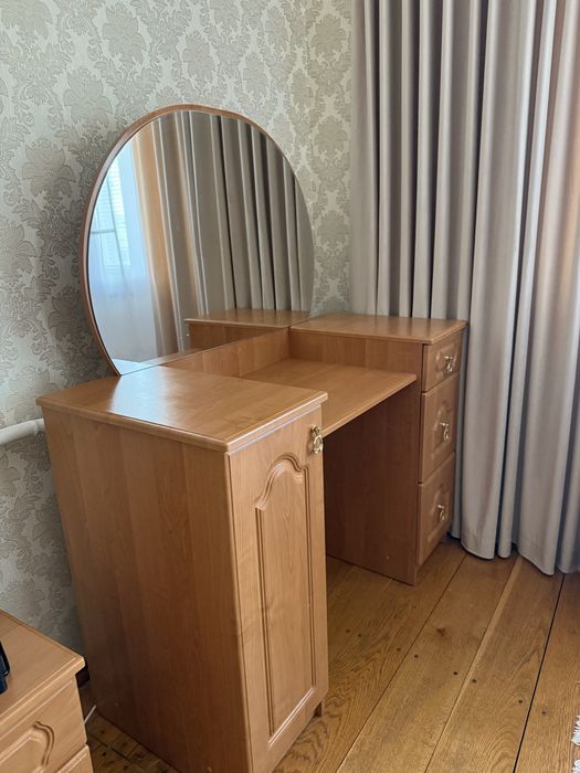 Туалетний столик