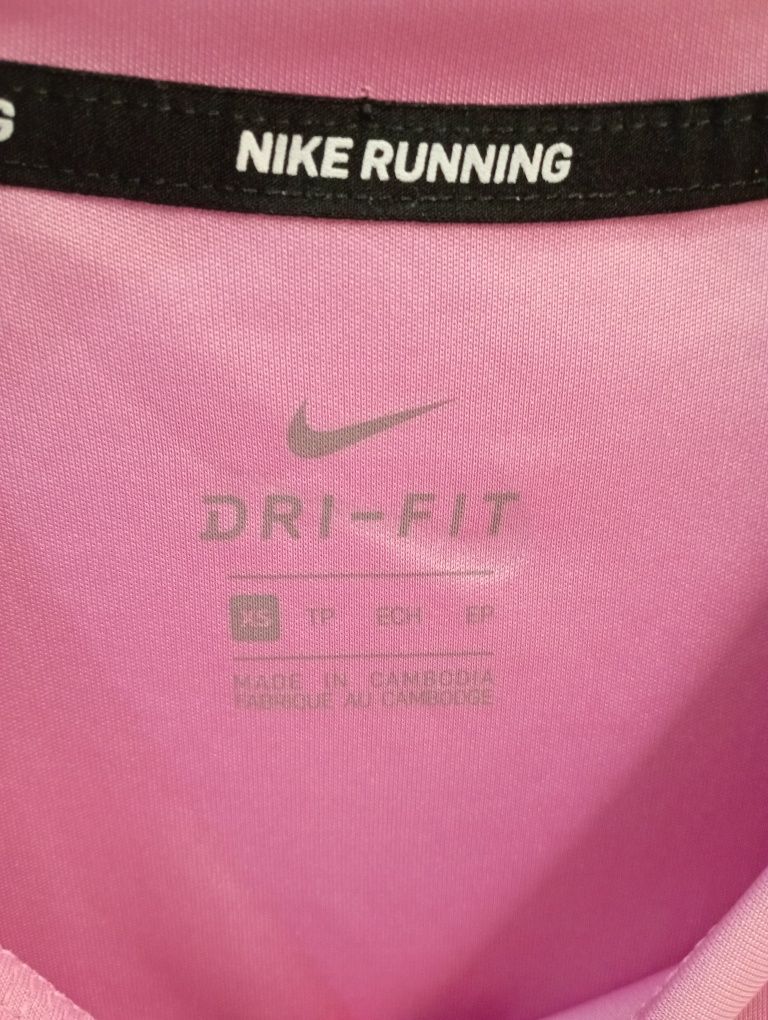 T-shirt Nike, body i biustonosz gratis. Cena za wszystko