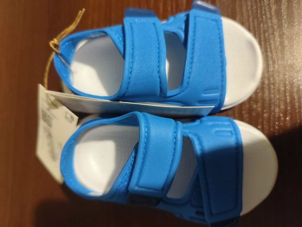 Nowe lekkie sandałki adidas r.20