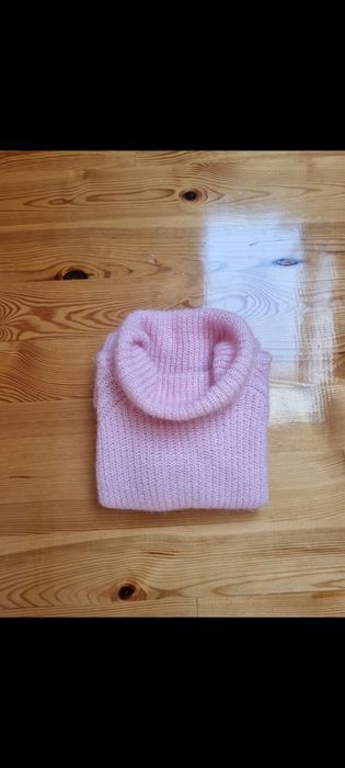 Różowy sweter puszysty kaszmirowy pudrowy róż pastelowy 38 M