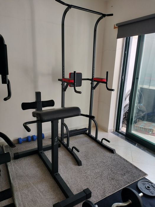 Equipamento de Ginásio — Estação de Musculação + Banco Roman Chair